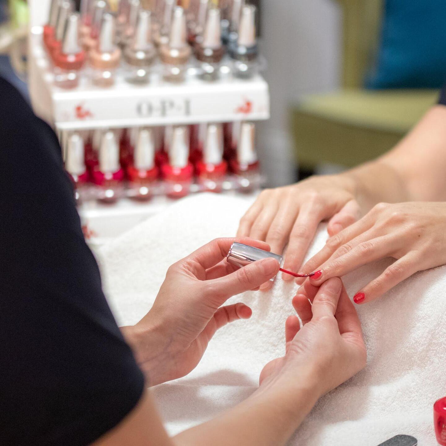 Manicure bij SPA Domburg